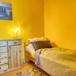 - Haus E, App 0e1008 דירה *